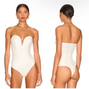 Superdown Gianna Sweetheart Bodysuit in White Size M
